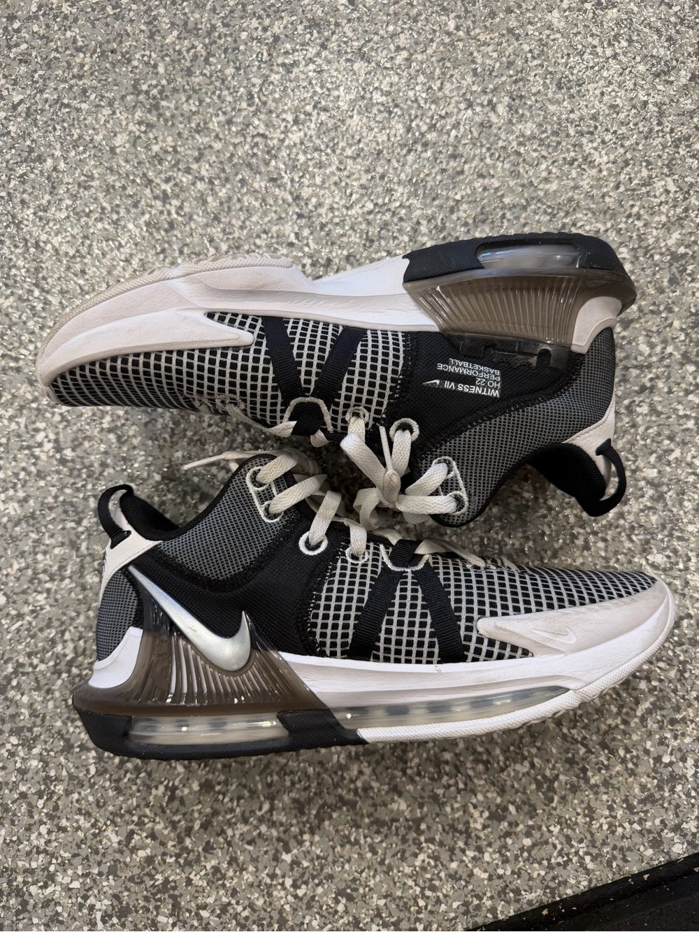 LeBron Witness 7 basketball shoes size 9.5